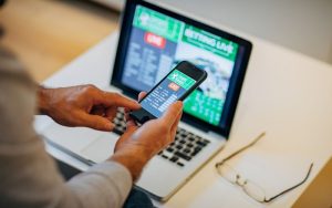 Kinh Nghiệm Đánh Bóng Cỏ: Mẹo Từ Chuyên Gia Để “Quét Sạch” Nhà Cái